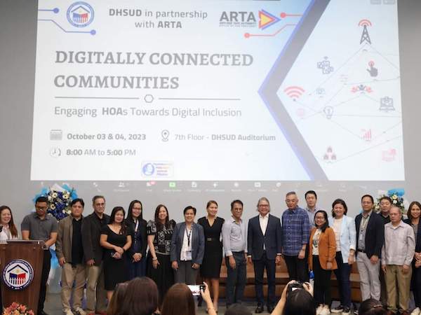 PLDT/Smart renews call for tighter HOA ties to streamline rollouts