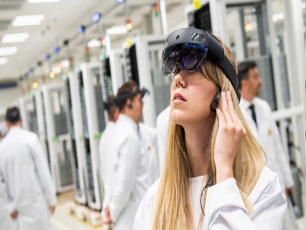 Ericsson, Vodafone unveil private 5G network software