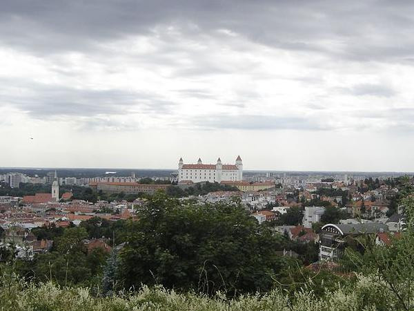 Orange Slovensko and Enery sign solar energy deal