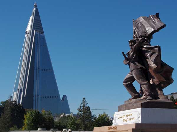 North Korea starts signing up subscribers for new 4G service