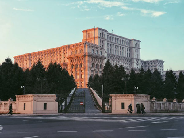 OTE Group signs MoU to offload Telekom Romania