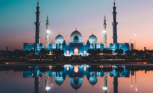 e& and DE-CIX team to create Middle Eastern IX ecosystem